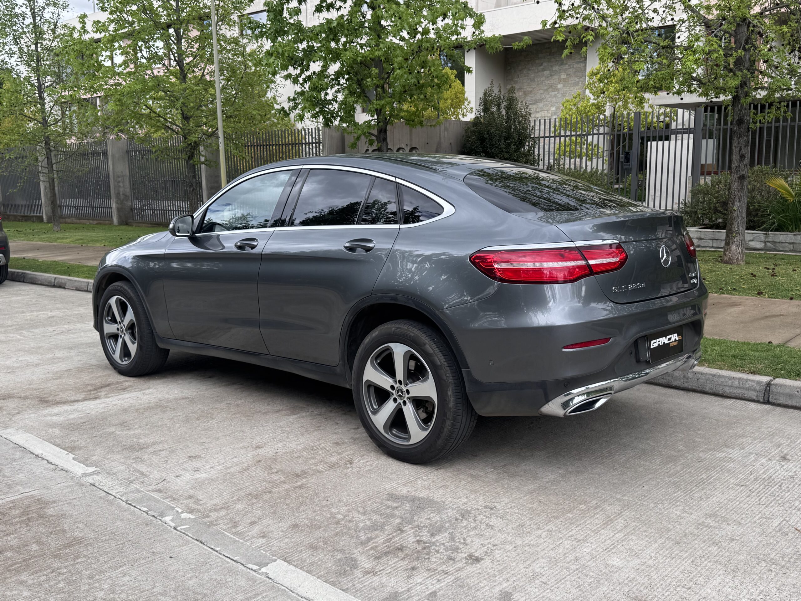 Mercedes-Benz Glc220 — foto 3 de 17