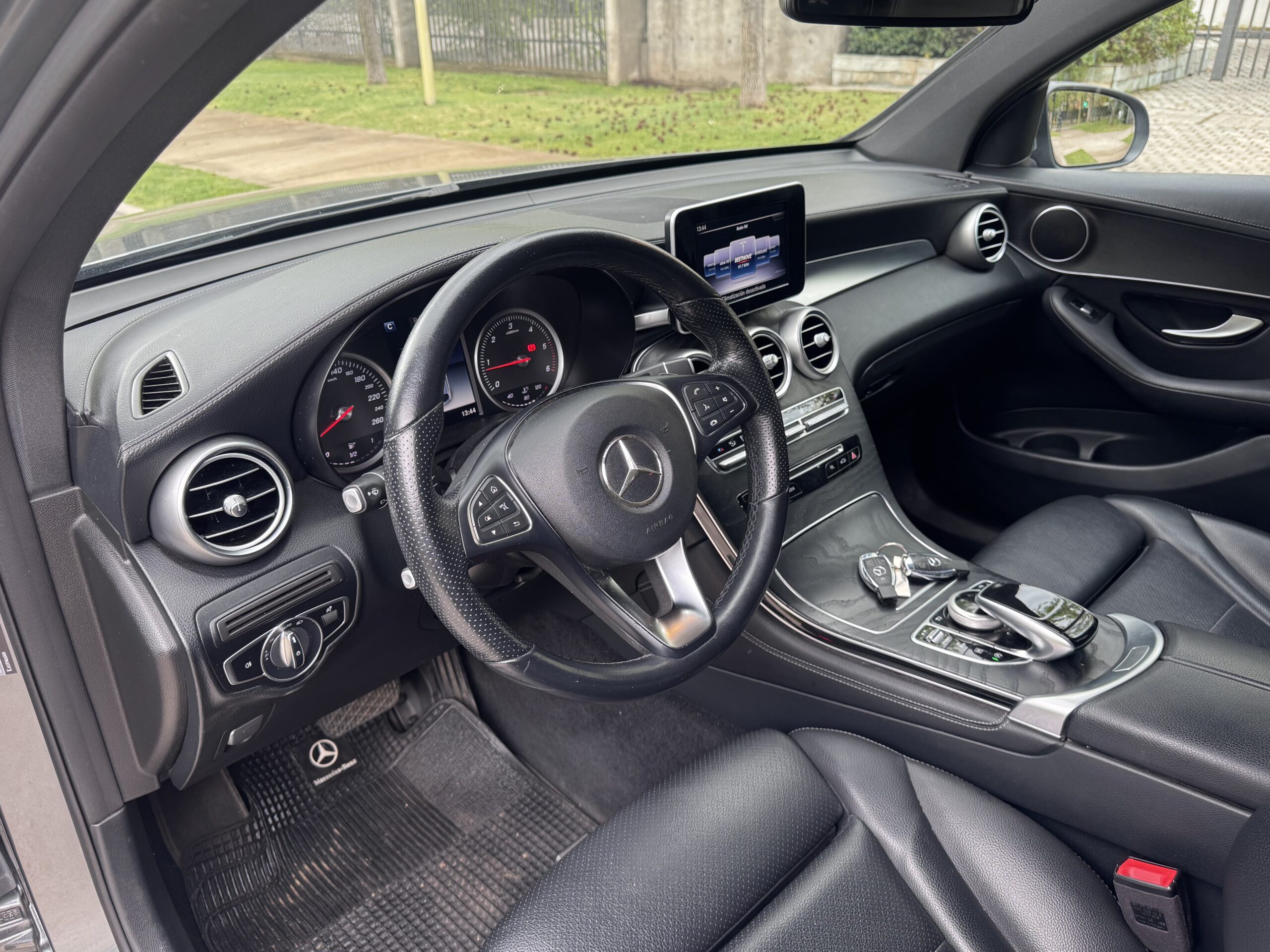 Mercedes-Benz Glc220 — foto 8 de 17