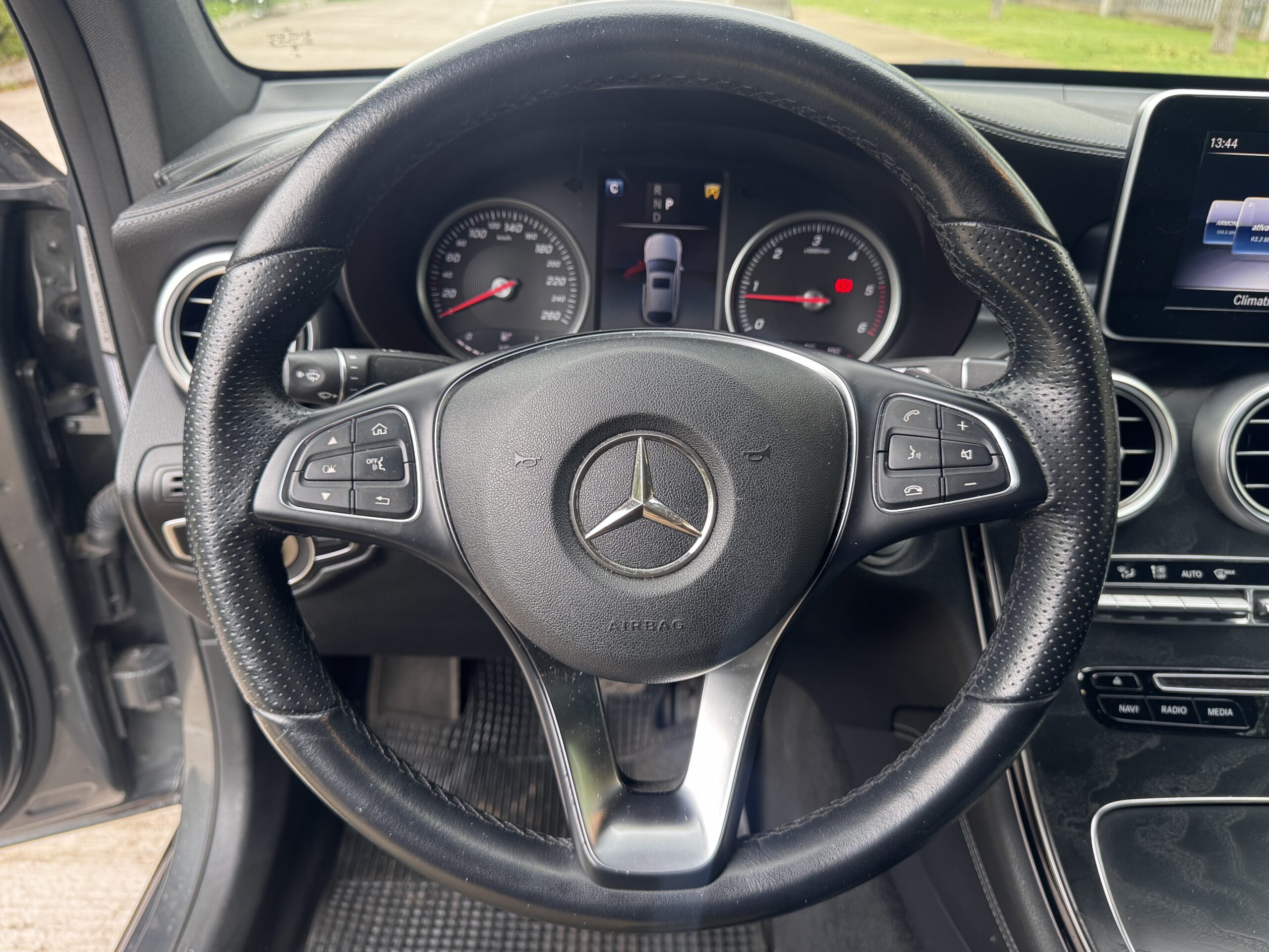 Mercedes-Benz Glc220 — foto 10 de 17