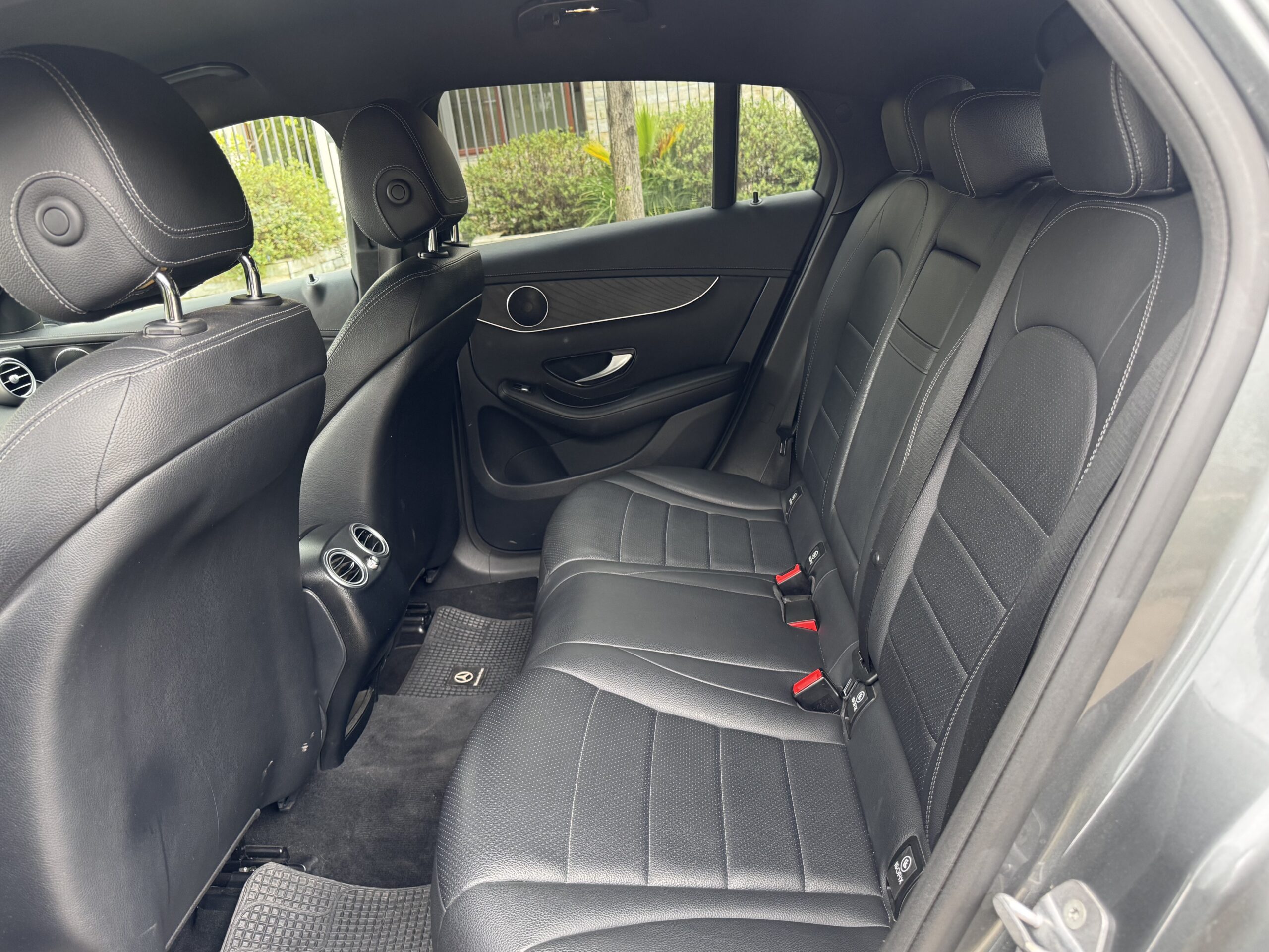 Mercedes-Benz Glc220 — foto 13 de 17